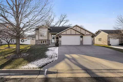 875 Brook Ln NE, Owatonna, MN 55060