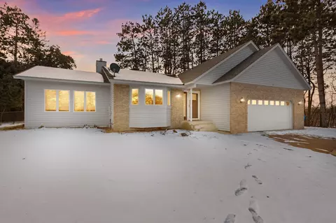 1818 Glenwood Dr NE, Cambridge, MN 55008