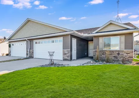 411 Fawn Run, Kenyon, MN 55946