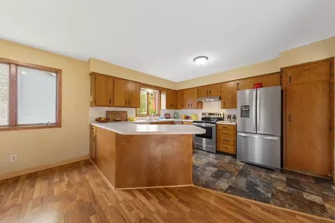 912 Summerfield Dr, Northfield, MN 55057