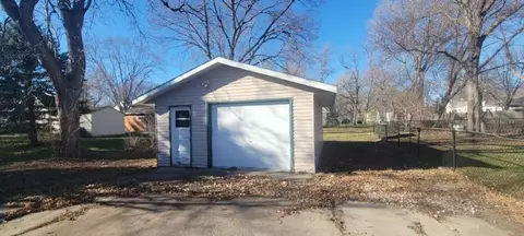 705 N 4th St, Marshall, MN 56258 photo 7