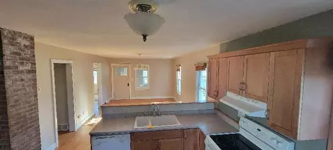 705 N 4th St, Marshall, MN 56258 photo 4