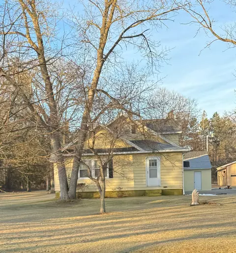 16813 Riverwood Dr, Little Falls, MN 56345