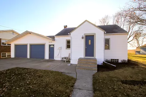 210 Cleveland Ave, Green Isle, MN 55338