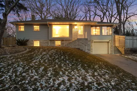 2040 Irene St, Roseville, MN 55113