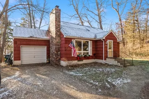 616 Kinnickinnic St, Hudson, WI 54016