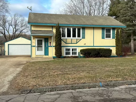 107 Evergreen Dr E, Cannon Falls, MN 55009