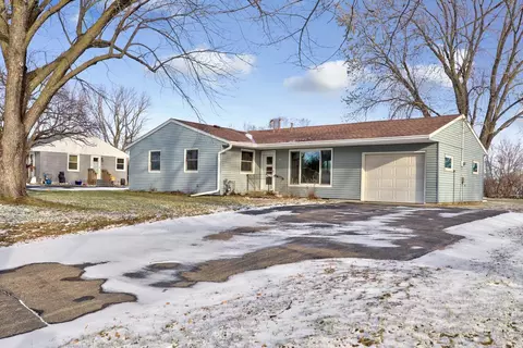 20330 Holyoke Ave, Lakeville, MN 55044