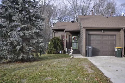 702 Neville Ct SE, Rochester, MN 55904