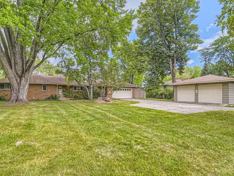 3154 Victoria St N, Shoreview, MN 55126