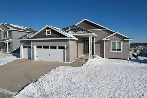 4902 King Arthur Dr NW, Rochester, MN 55901