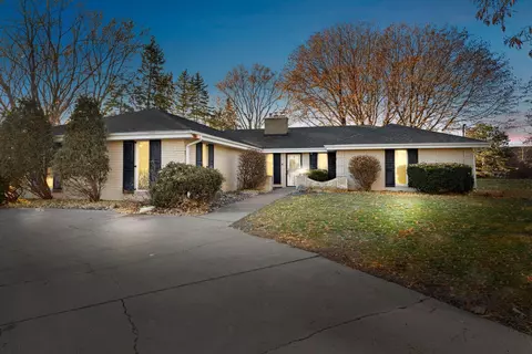 2849 Centerville Rd, Little Canada, MN 55117