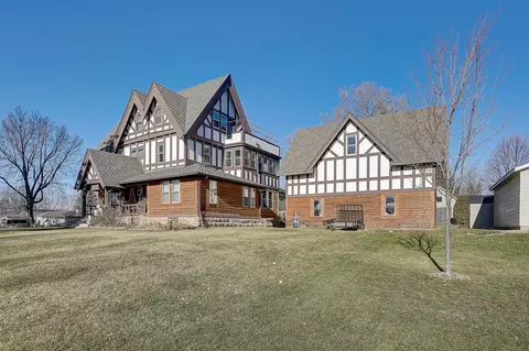 211 2nd St NW, New Prague, MN 56071