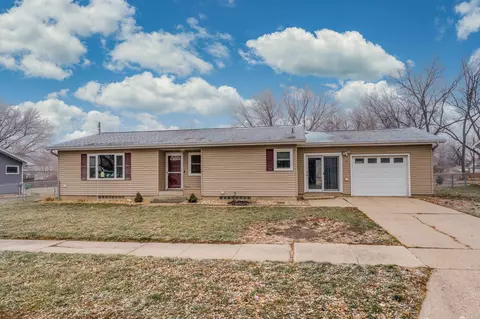 15 Minnesota Ave W, Minnesota Lake, MN 56068