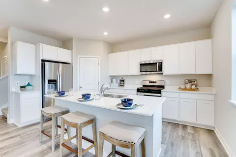 1755 Abbey Rd, Shakopee, MN 55379