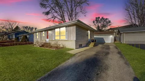715 Zumbro Dr NW, Rochester, MN 55901
