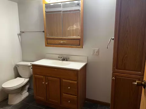 Bath - 1129 4th St, Dawson, MN 56232 photo 6 of 8