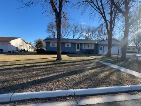 Exterior - 1129 4th St, Dawson, MN 56232 photo 4 of 10