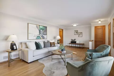 2110 Scenic Pl, Saint Paul, MN 55119