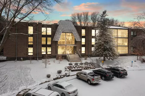 6075 Lincoln Dr #301, Edina, MN 55436