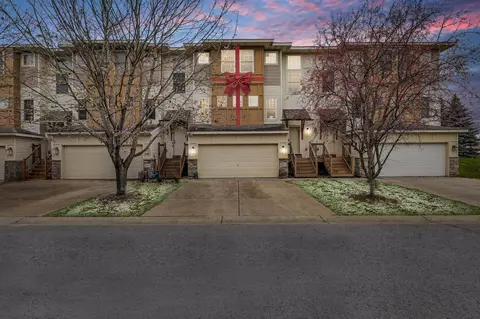 1605 Deerwood Ln, Faribault, MN 55021