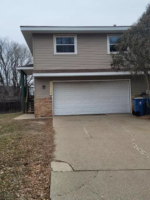 16738 Terrey Pine Dr, Eden Prairie, MN 55347