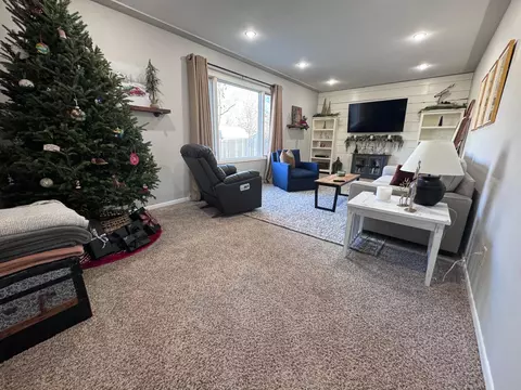 600 W Thomas Ave, Marshall, MN 56258 photo 4