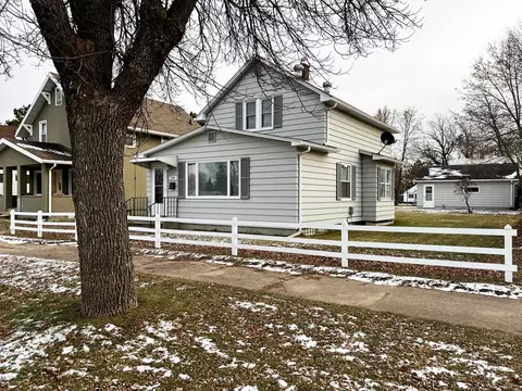 219 8th St SW, Chisholm, MN 55719