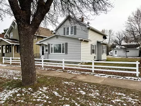 219 8th St SW, Chisholm, MN 55719
