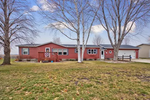87 Blashack St, Waldorf, MN 56091