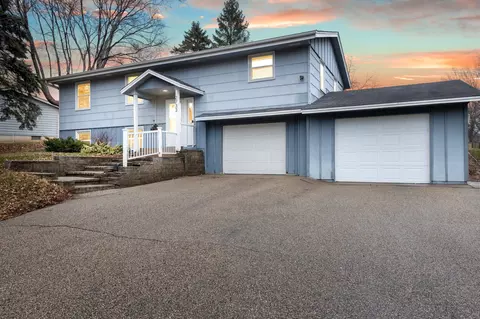 2733 Sunset Ln, Burnsville, MN 55337