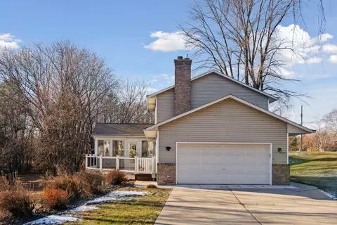 125 Pineview Ln N, Plymouth, MN 55441