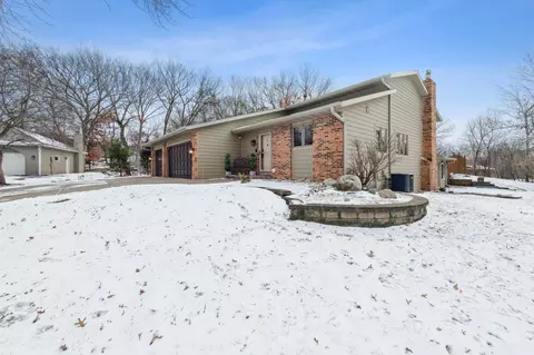 4184 Strawberry Ln, Eagan, MN 55123