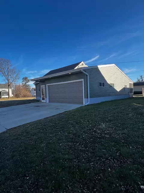 321 E 6th St, Madison, MN 56256 photo 6
