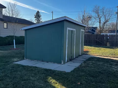 321 E 6th St, Madison, MN 56256 photo 2