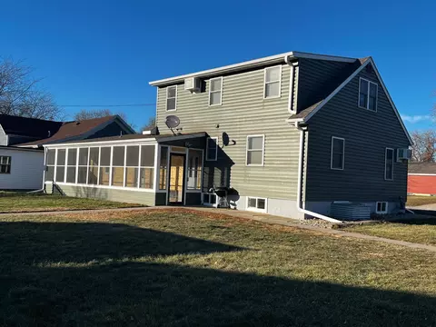 321 E 6th St, Madison, MN 56256 photo 3