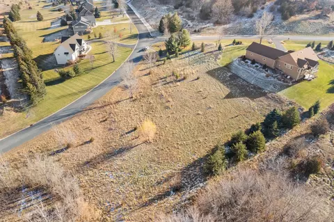 445 Meadow Ridge Trl, Troy Twp, WI 54016