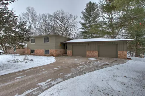 701 N Brookview Ln SW, Isanti, MN 55040