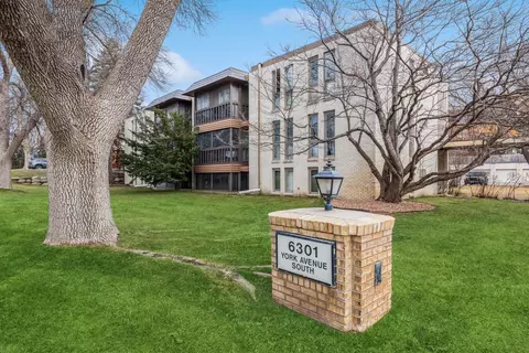 6301 York Ave S #203, Edina, MN 55435