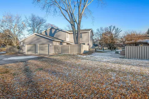 1006 Carmel Ct, Shoreview, MN 55126