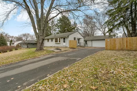 1175 Greystone Ave N, Oakdale, MN 55128