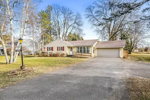 3970 Scheuneman Rd, Gem Lake, MN 55110