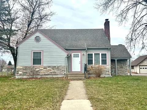 1017 Hoffman St W, Cannon Falls, MN 55009