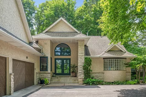 6405 Thornberry Curv, Excelsior, MN 55331