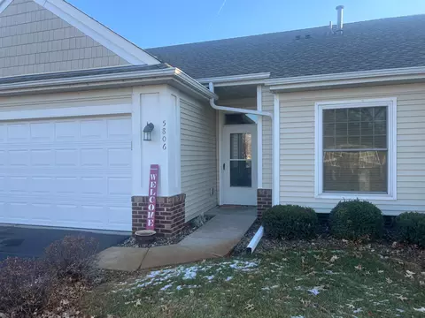 5806 Prairie Ridge Dr, Shoreview, MN 55126