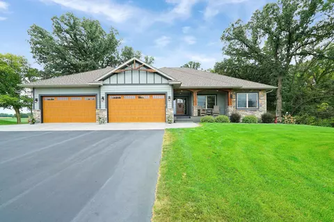 293 Grand View Ct, New Prague, MN 56071