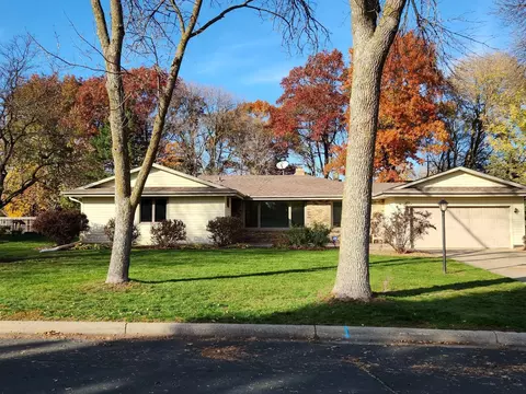 4824 W 96th St, Bloomington, MN 55437