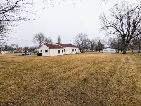611 Park Ave E, Olivia, MN 56277 photo 27