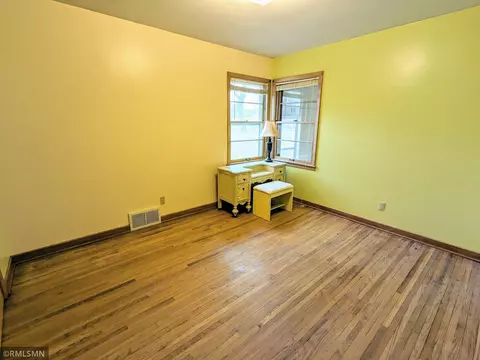 611 Park Ave E, Olivia, MN 56277 photo 17