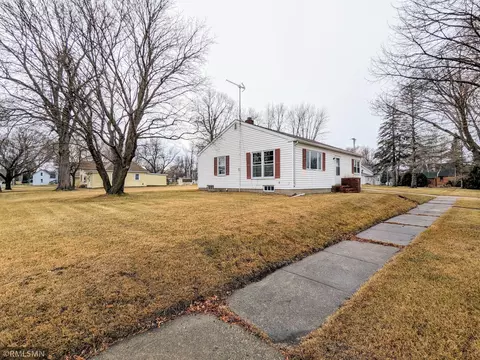 611 Park Ave E, Olivia, MN 56277 photo 24